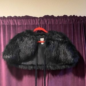 Faux fur shoulder cap